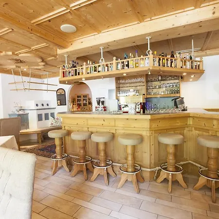 & Alpenresidenz Viktoria アパートホテル ノイシュティフト・イム・シュトゥーバイタール